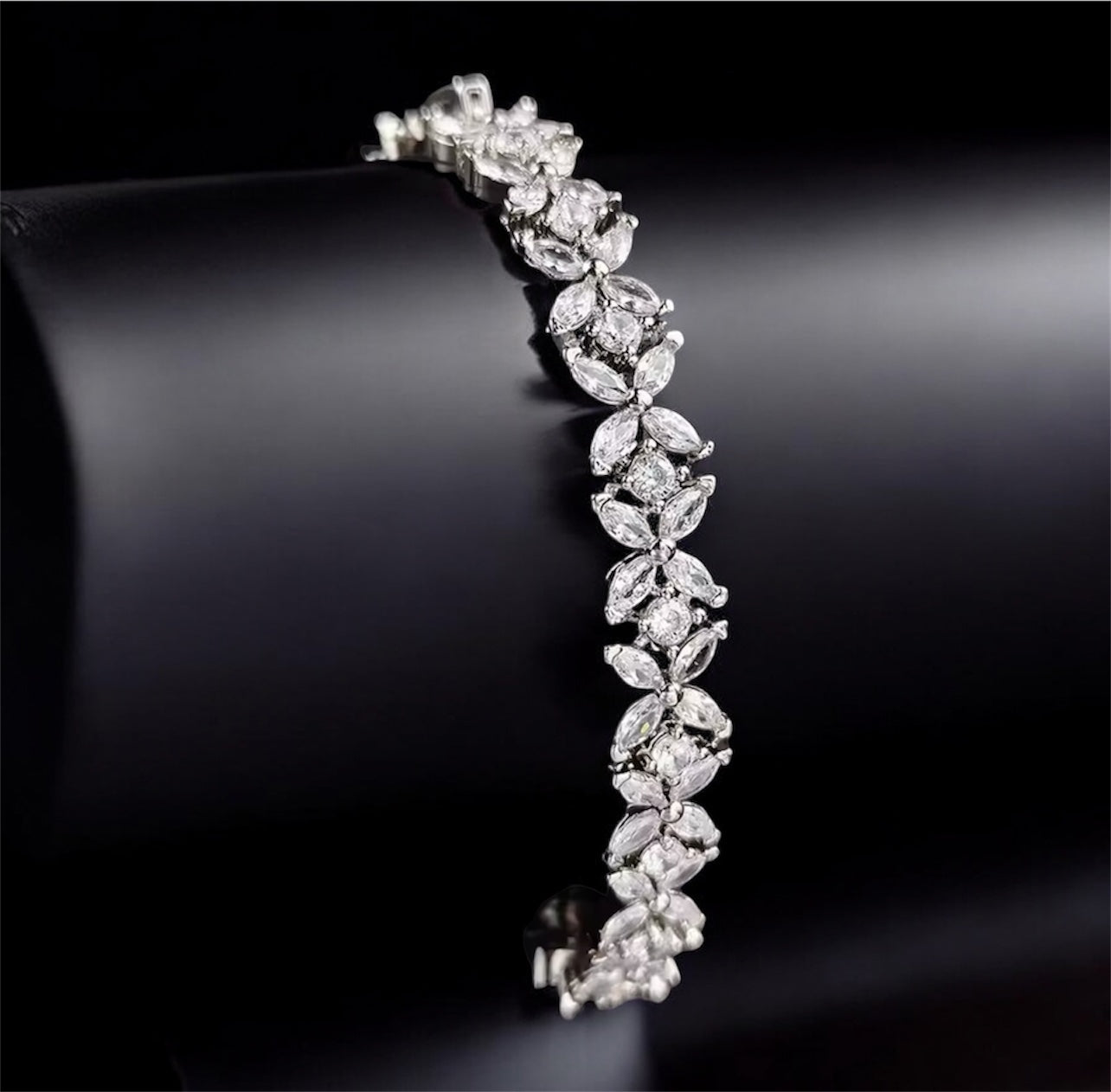Luxury Leaves Bracelet (Unisex)